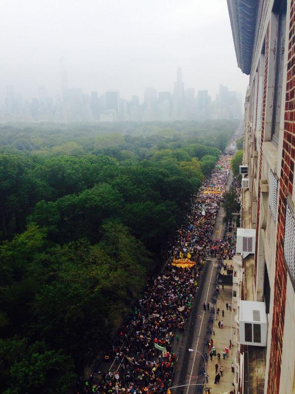 EN VOKSENDE GLOBAL FOLKEBEVEGELSE. Her fra People's Climate March i New York 21. september 2014 som samlet 400.000 mennesker.