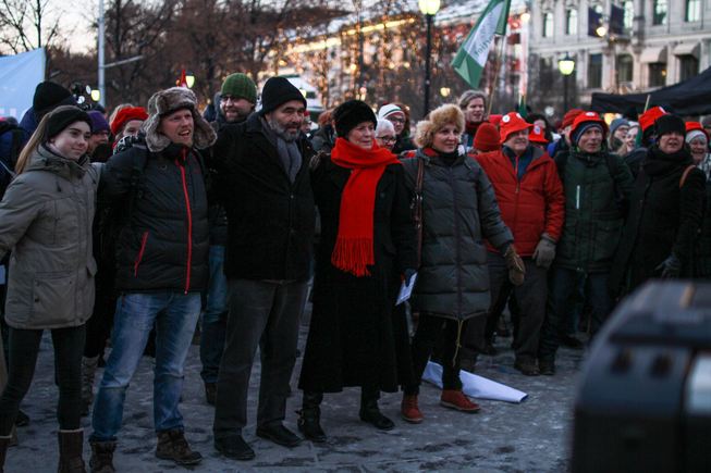 NORGE MÅ SNU: Bra oppslutning om den første Vendepunkt-demonstrasjonen foran Stortinget 21. januar.
