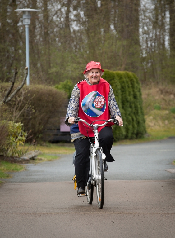 Togentusiasten Birgitte Grimstad tar alle helst sykkelen. Fotograf: Espen Solli